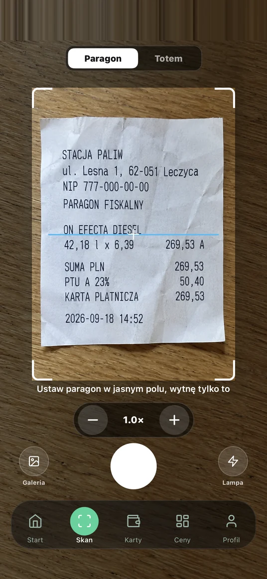 Aparat gotowy do zdjęcia paragonu, z ramką kadrowania